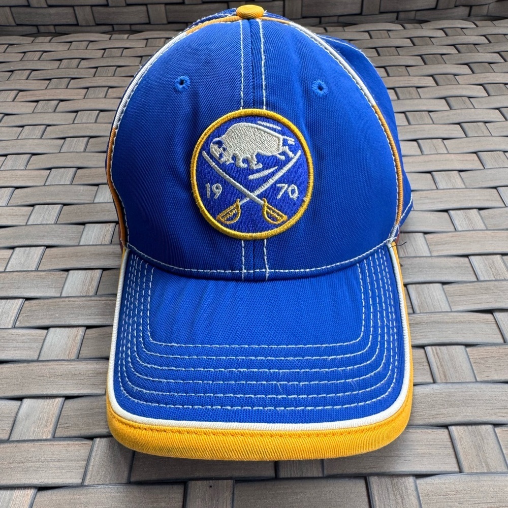 Buffalo Sabres‎ NHL New Era 39Thirty Unisex Hat Size Small/Medium Blue Gold